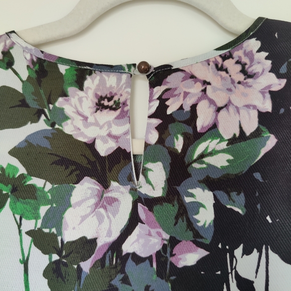 Club Monaco bell sleeve floral blouse Size XS - Picture 7 of 8